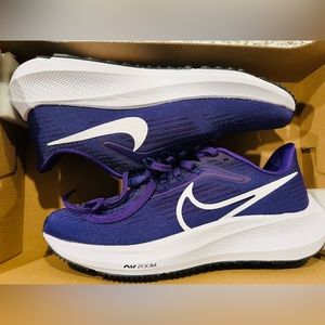 Women’s Nike Air Zoom Pegasus 39 - RARE Purple Colorway